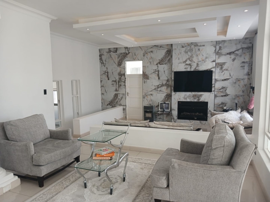 5 Bedroom Property for Sale in Blue Valley Golf Estate Gauteng