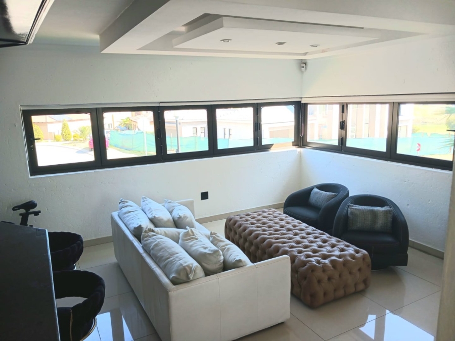 5 Bedroom Property for Sale in Blue Valley Golf Estate Gauteng