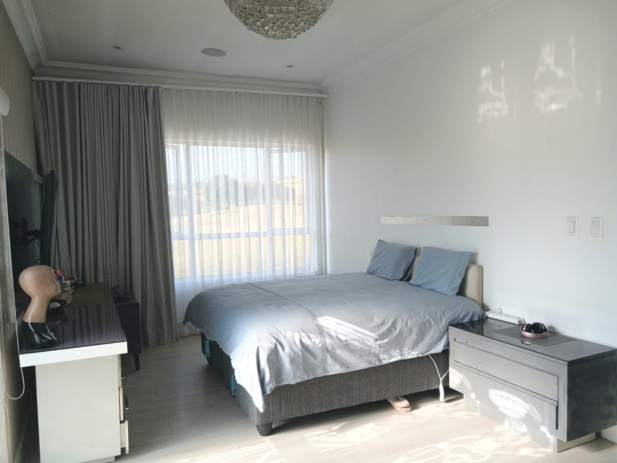 5 Bedroom Property for Sale in Blue Valley Golf Estate Gauteng