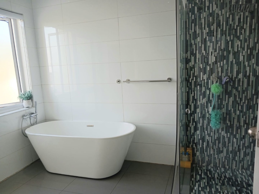 5 Bedroom Property for Sale in Blue Valley Golf Estate Gauteng