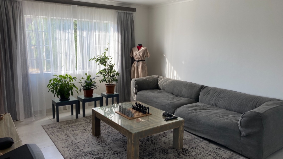 2 Bedroom Property for Sale in Die Hoewes Gauteng