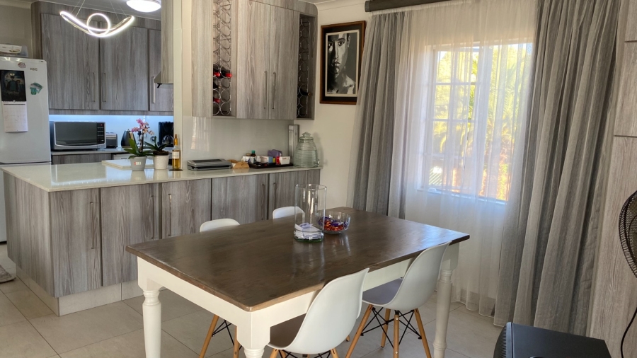 2 Bedroom Property for Sale in Die Hoewes Gauteng