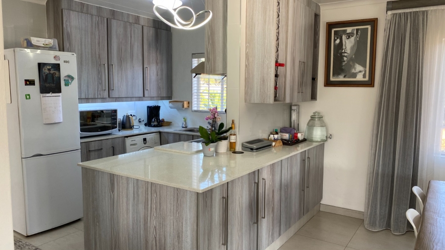 2 Bedroom Property for Sale in Die Hoewes Gauteng