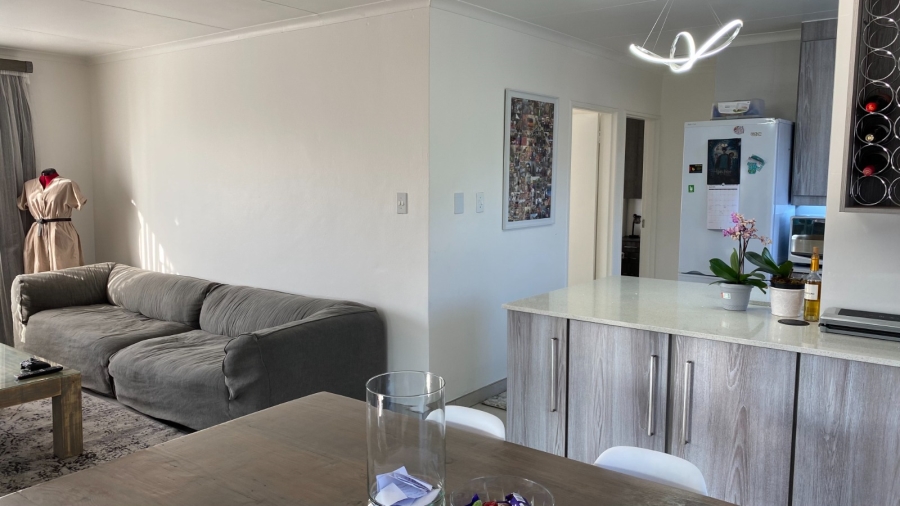 2 Bedroom Property for Sale in Die Hoewes Gauteng