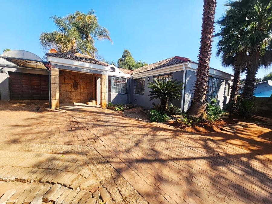 4 Bedroom Property for Sale in Heuweloord Gauteng