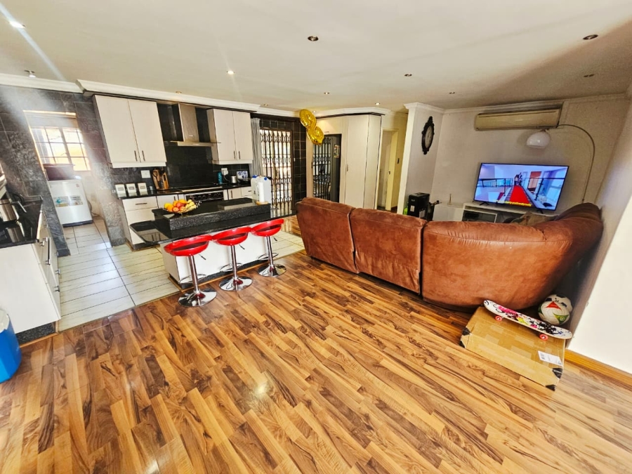 4 Bedroom Property for Sale in Heuweloord Gauteng