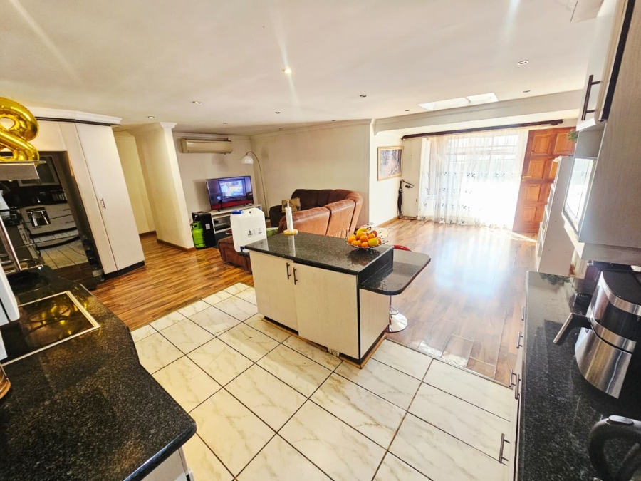 4 Bedroom Property for Sale in Heuweloord Gauteng