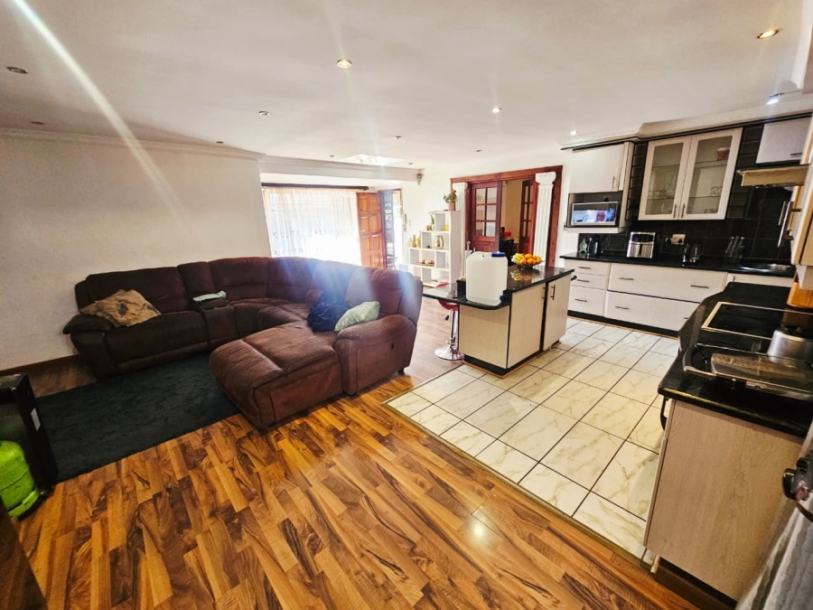 4 Bedroom Property for Sale in Heuweloord Gauteng
