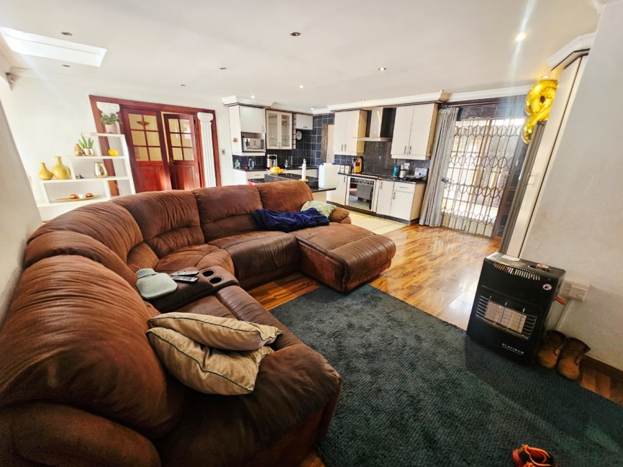 4 Bedroom Property for Sale in Heuweloord Gauteng