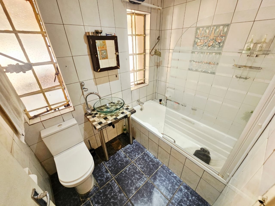 4 Bedroom Property for Sale in Heuweloord Gauteng