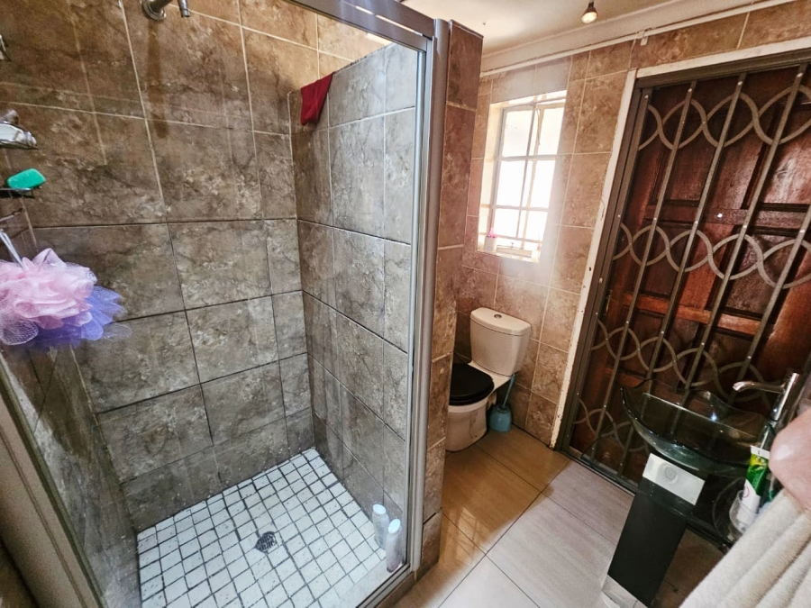 4 Bedroom Property for Sale in Heuweloord Gauteng