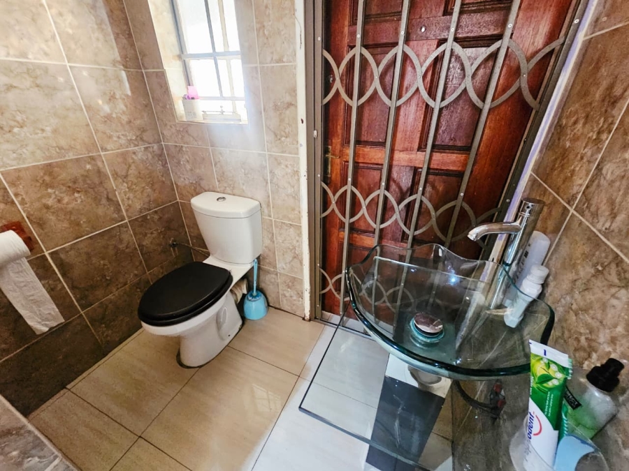 4 Bedroom Property for Sale in Heuweloord Gauteng