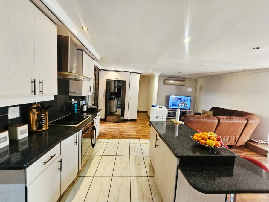 4 Bedroom Property for Sale in Heuweloord Gauteng