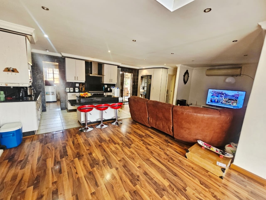 4 Bedroom Property for Sale in Heuweloord Gauteng