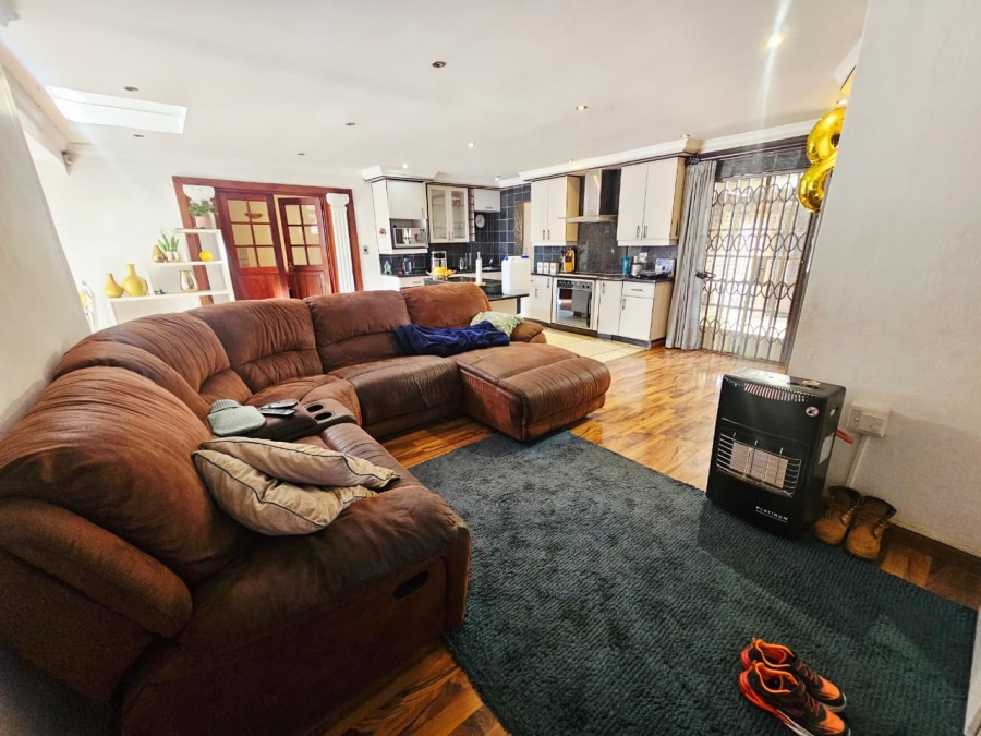 4 Bedroom Property for Sale in Heuweloord Gauteng