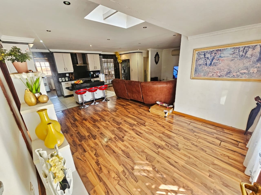 4 Bedroom Property for Sale in Heuweloord Gauteng