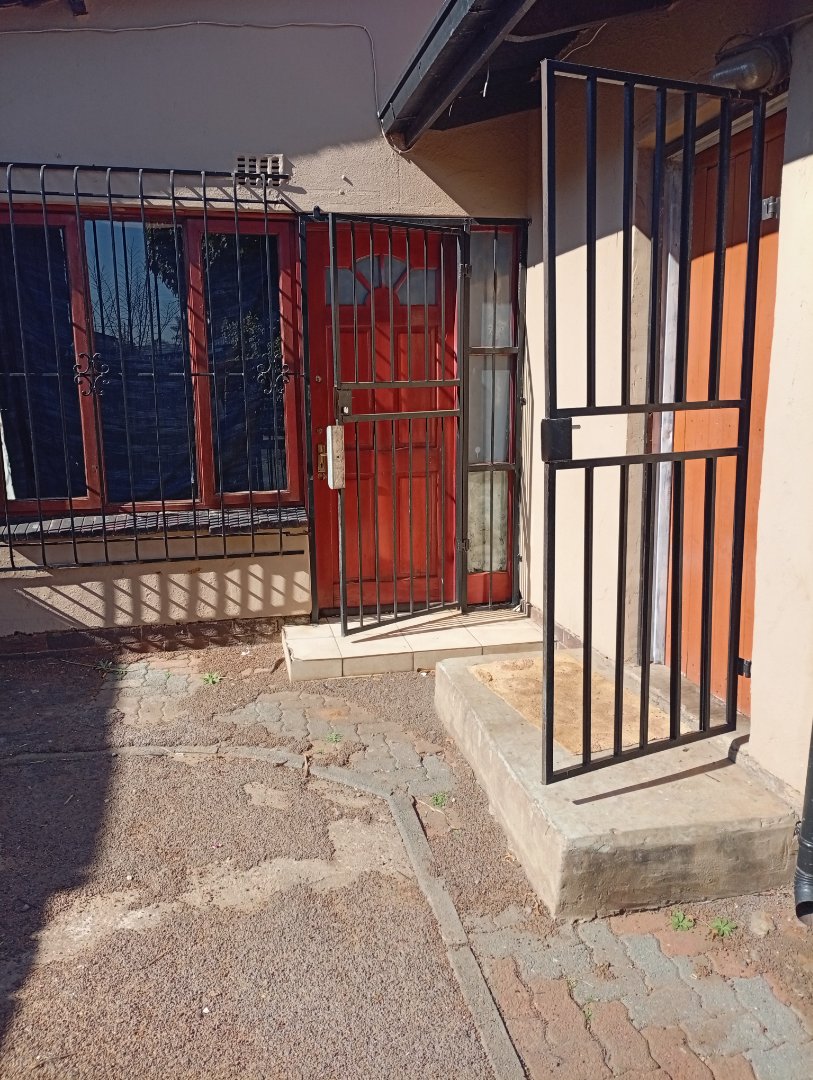 9 Bedroom Property for Sale in Sophiatown Gauteng