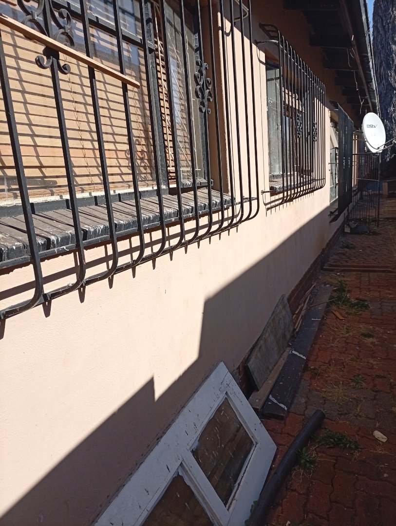 9 Bedroom Property for Sale in Sophiatown Gauteng