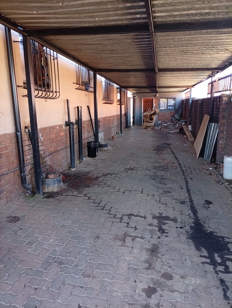 9 Bedroom Property for Sale in Sophiatown Gauteng