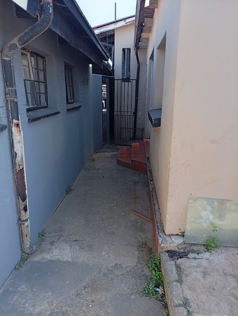 9 Bedroom Property for Sale in Sophiatown Gauteng