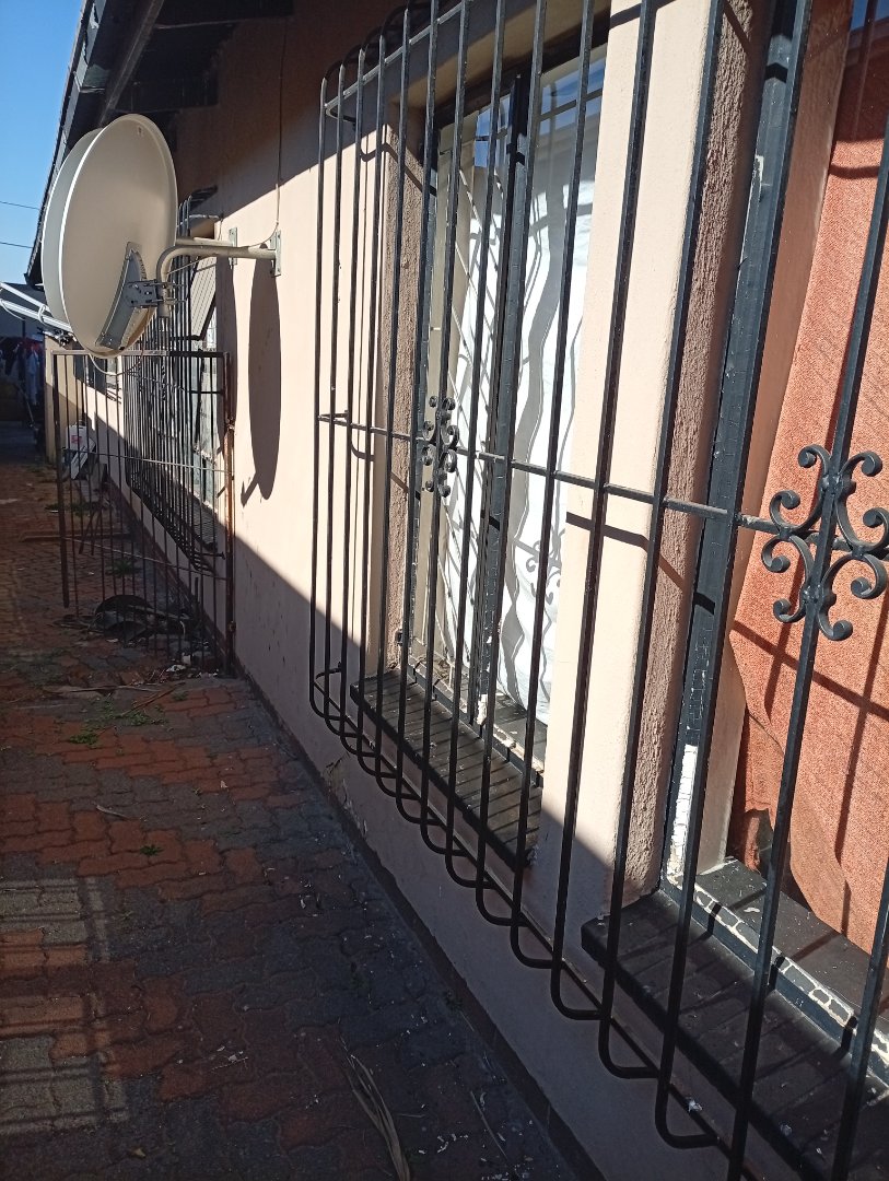 9 Bedroom Property for Sale in Sophiatown Gauteng