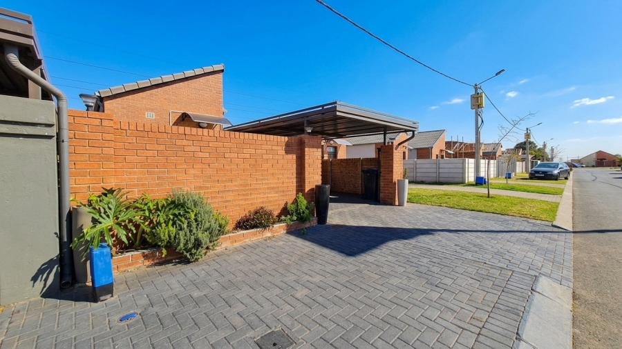 2 Bedroom Property for Sale in South Hills Gauteng