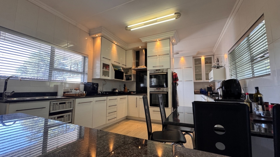 4 Bedroom Property for Sale in Three Rivers Proper Gauteng
