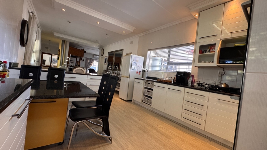 4 Bedroom Property for Sale in Three Rivers Proper Gauteng