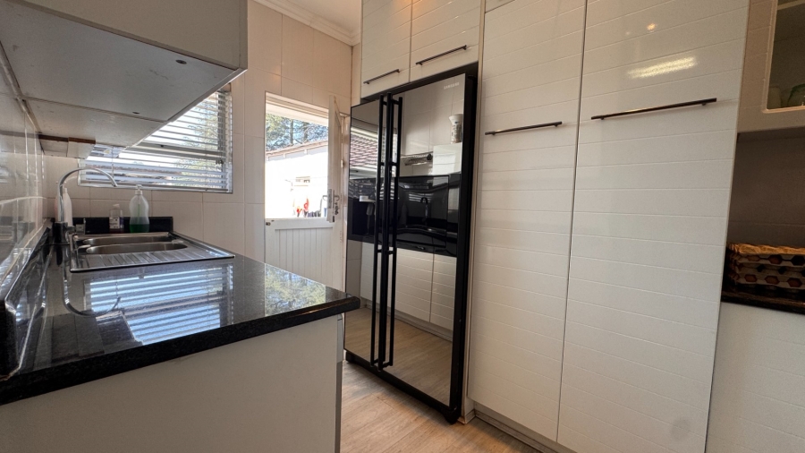 4 Bedroom Property for Sale in Three Rivers Proper Gauteng