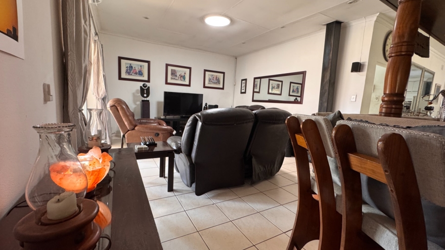 4 Bedroom Property for Sale in Three Rivers Proper Gauteng
