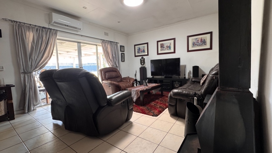 4 Bedroom Property for Sale in Three Rivers Proper Gauteng