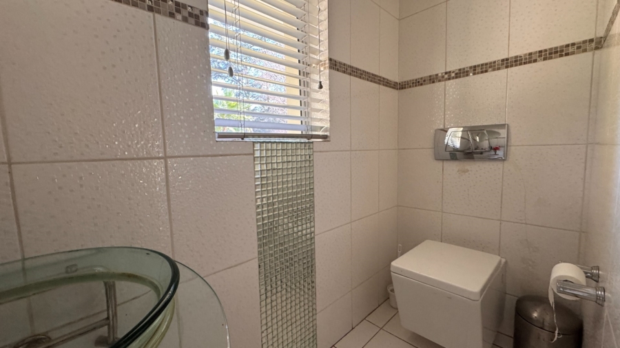 4 Bedroom Property for Sale in Three Rivers Proper Gauteng