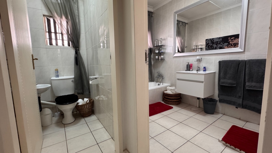 4 Bedroom Property for Sale in Three Rivers Proper Gauteng