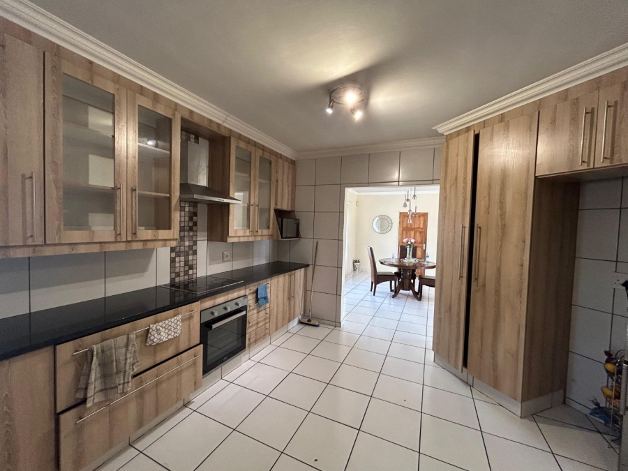 4 Bedroom Property for Sale in Sonneveld Gauteng