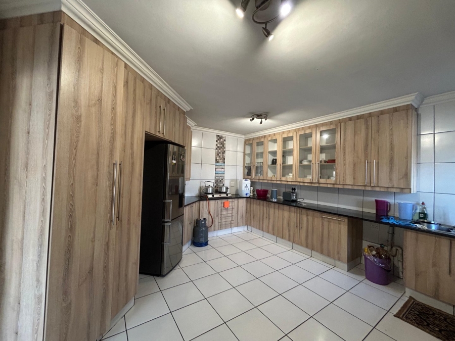 4 Bedroom Property for Sale in Sonneveld Gauteng