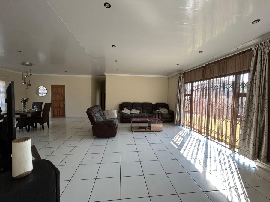 4 Bedroom Property for Sale in Sonneveld Gauteng