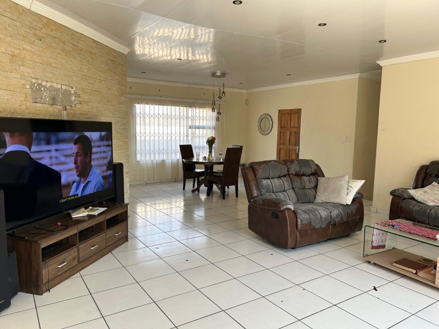 4 Bedroom Property for Sale in Sonneveld Gauteng