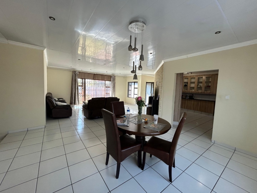 4 Bedroom Property for Sale in Sonneveld Gauteng