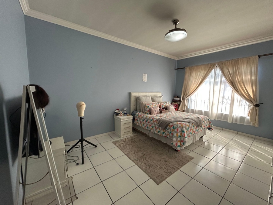 4 Bedroom Property for Sale in Sonneveld Gauteng
