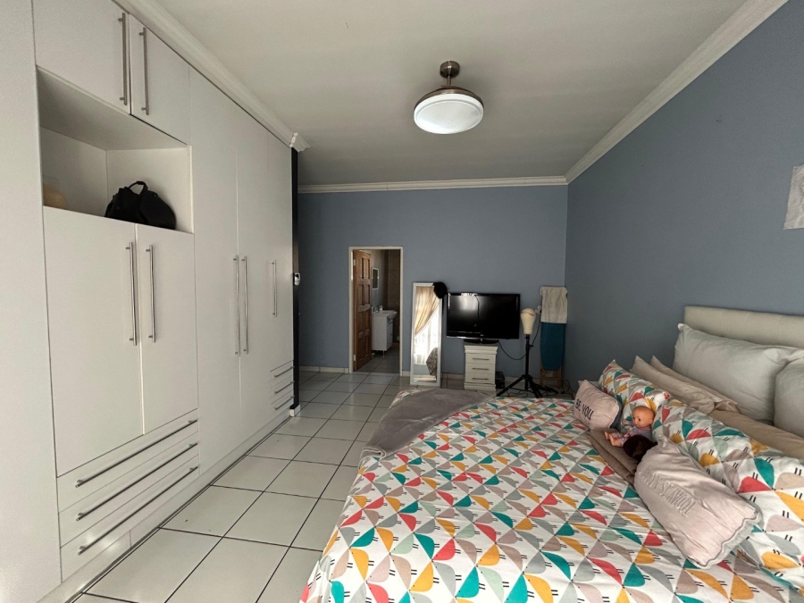 4 Bedroom Property for Sale in Sonneveld Gauteng