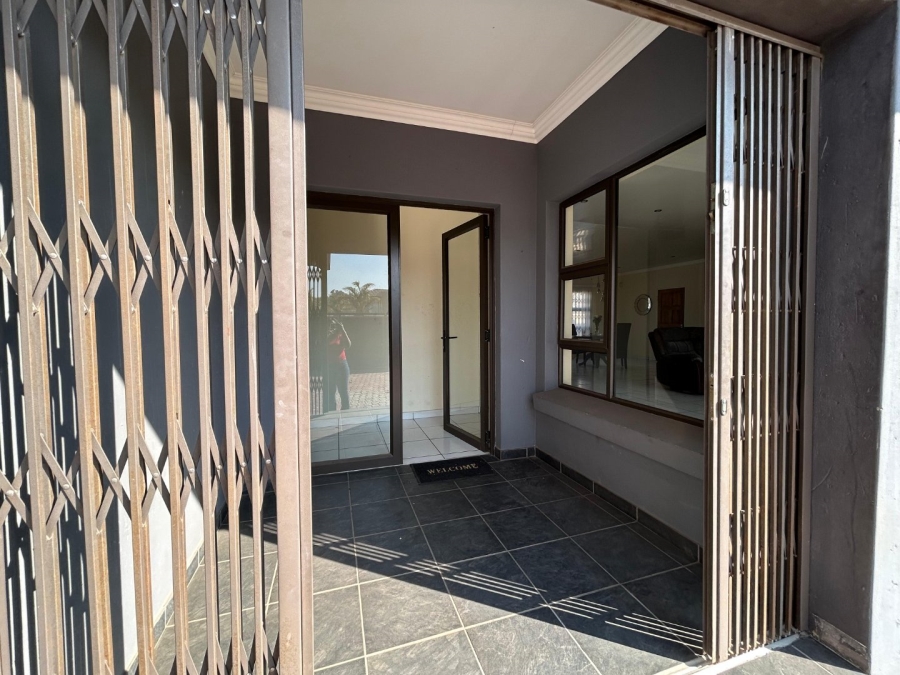 4 Bedroom Property for Sale in Sonneveld Gauteng