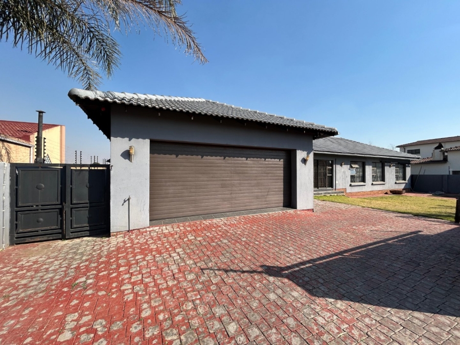 4 Bedroom Property for Sale in Sonneveld Gauteng