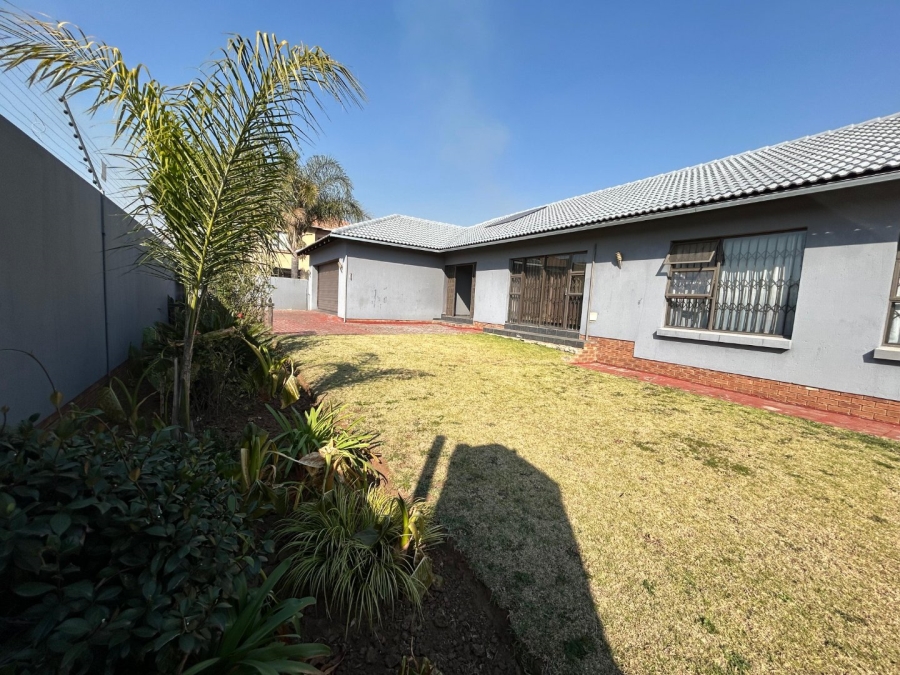 4 Bedroom Property for Sale in Sonneveld Gauteng