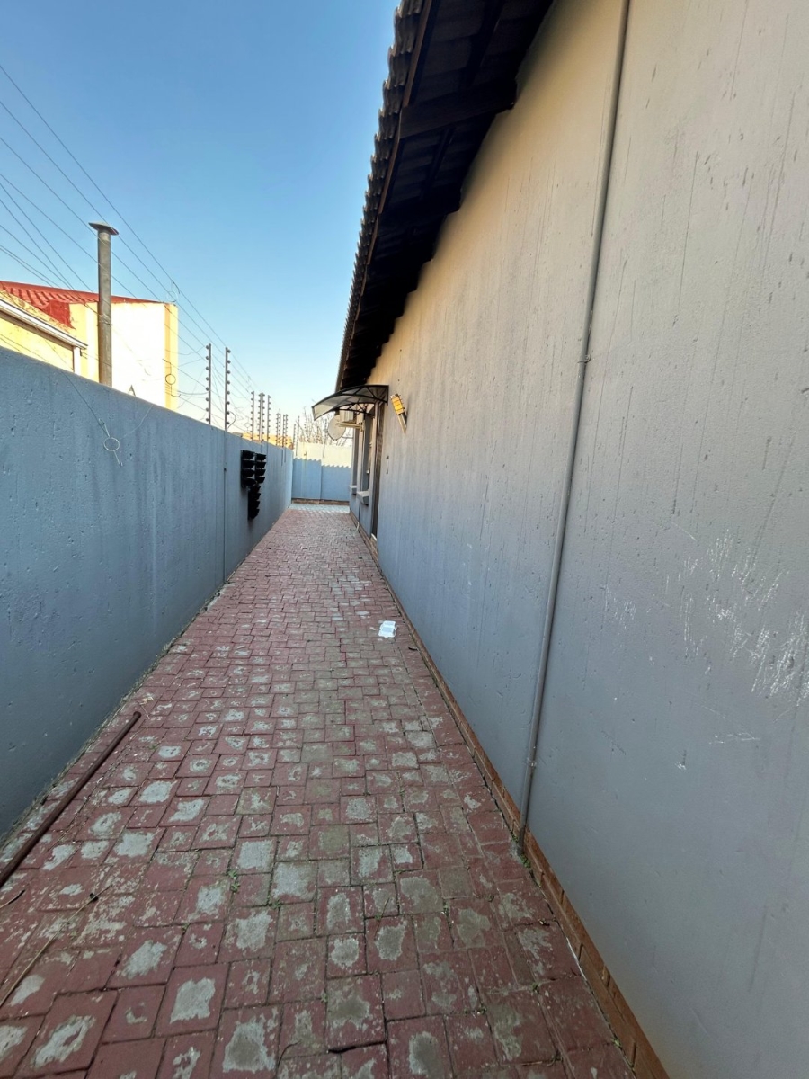 4 Bedroom Property for Sale in Sonneveld Gauteng