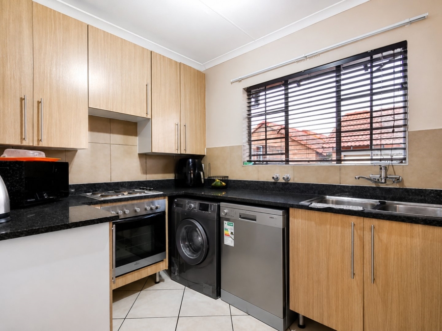 2 Bedroom Property for Sale in Monavoni Gauteng