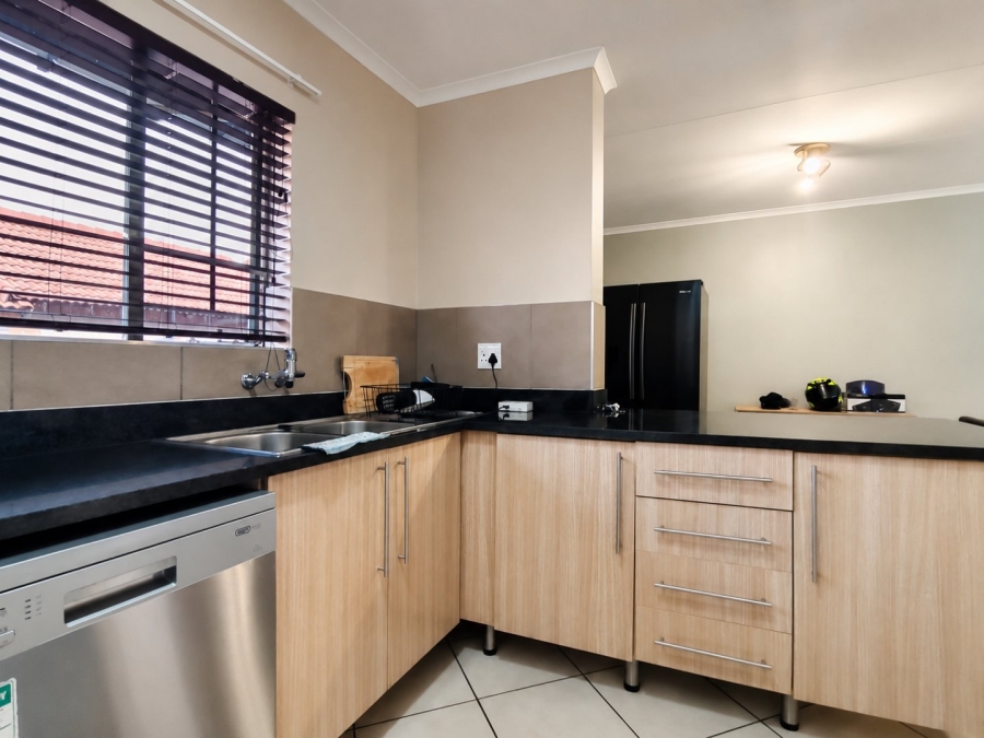 2 Bedroom Property for Sale in Monavoni Gauteng