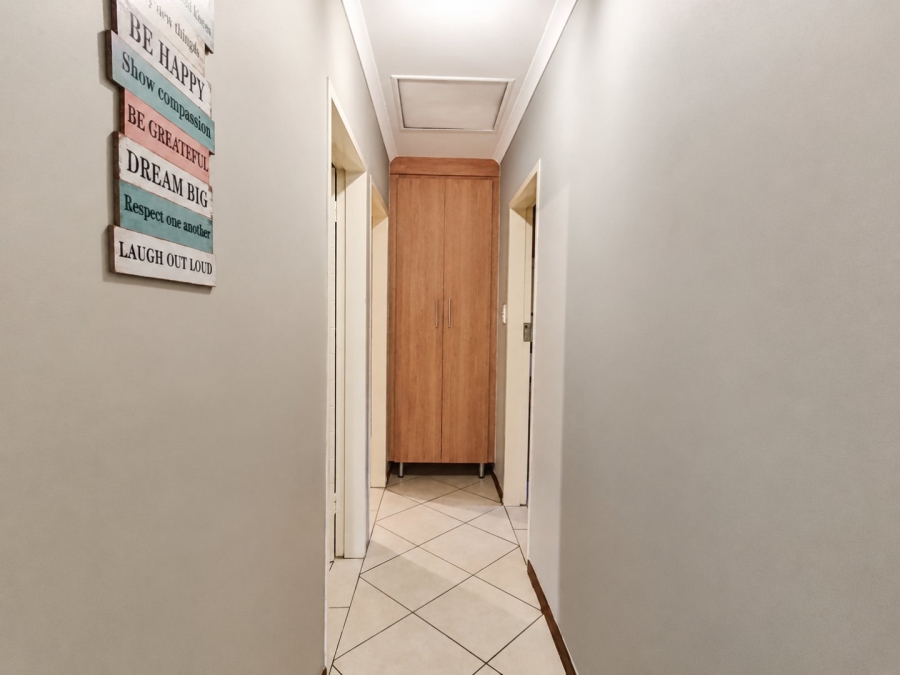 2 Bedroom Property for Sale in Monavoni Gauteng