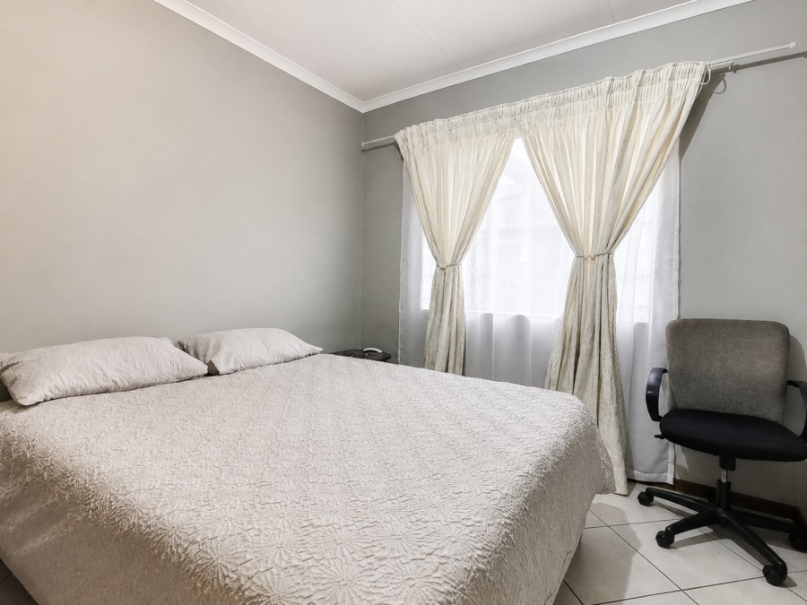 2 Bedroom Property for Sale in Monavoni Gauteng