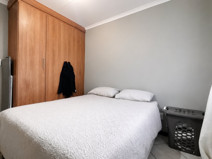 2 Bedroom Property for Sale in Monavoni Gauteng