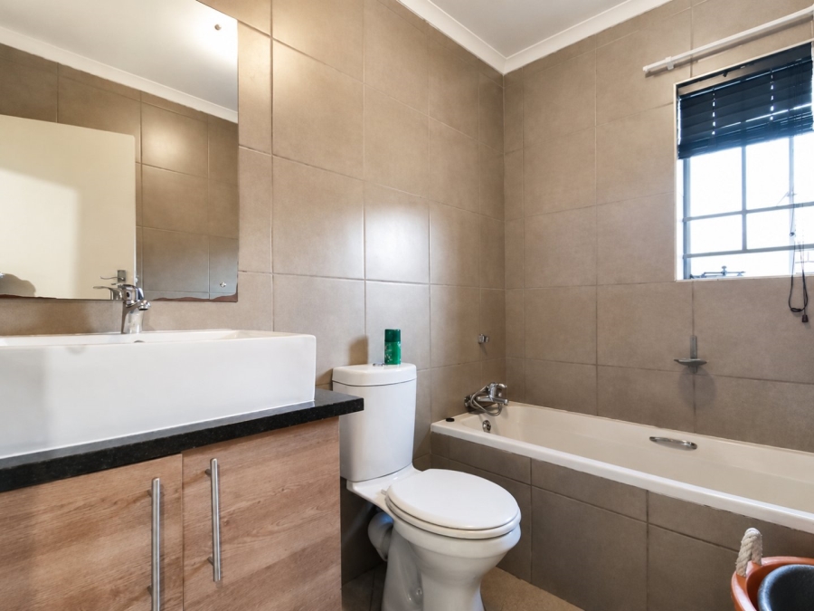 2 Bedroom Property for Sale in Monavoni Gauteng